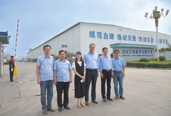 巨润建材牵手以色列客商开发智能调光玻璃